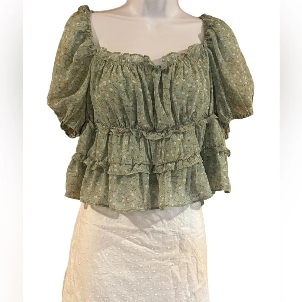 She + Sky Ladies M Floral Green cropped Ruffle Blouse - Picture 2 of 7